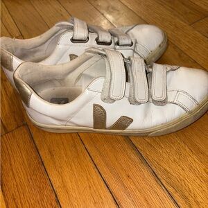 Veja Recife Logo Chromefree Leather White Grey Strap Women Casual Womens size 8